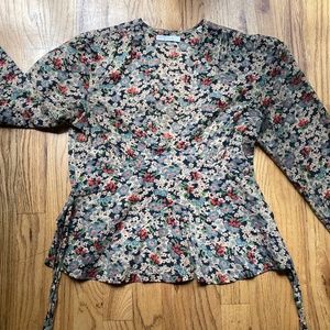 Doen Solstice Floral Deep V Top in  (size small)